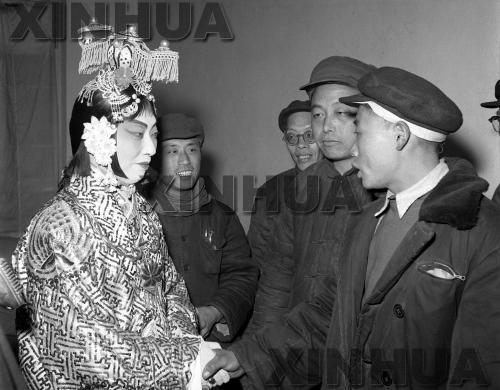 著名京剧艺术家梅兰芳，在春节期间，为工农兵演出，在1958年